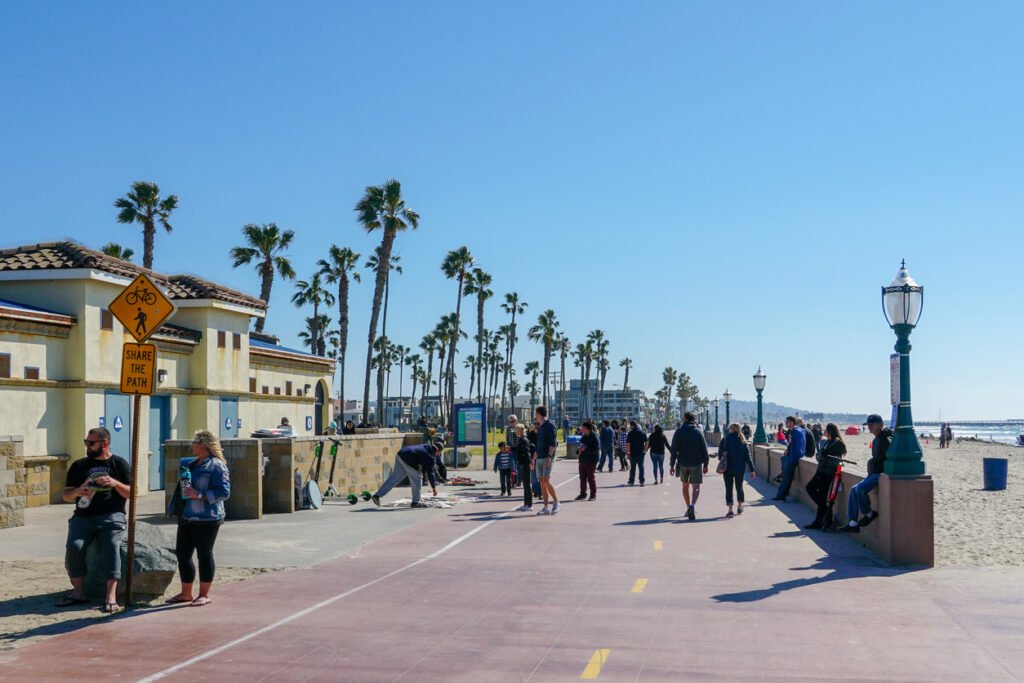 The Mission Beach boardwalk in San Diego, California, USA, is a bustling thoroughfare shared by pedestrians and cyclists. It's renowned for its vibrant atmosphere, lined with bars, restaurants, and shops, all adjacent to the picturesque beach.